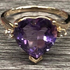 14k yellow gold and purple amethyst and diamonds heart shaped ring